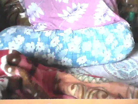 Snapshot of darkbluemoon chatting on December 22, 2025, 5:04 am darkbluemoon online show from December 22, 2025, 5:04 am