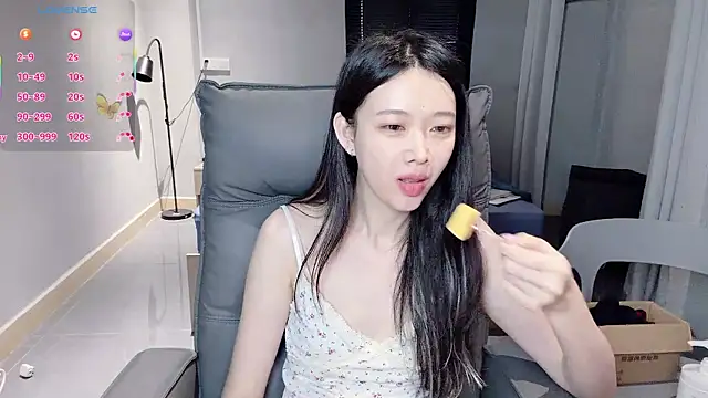 NiNi-baby520 online show from December 2, 2025, 7:25 am