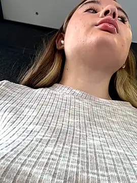 StephanieMur online show from September 12, 2025, 4:56 am