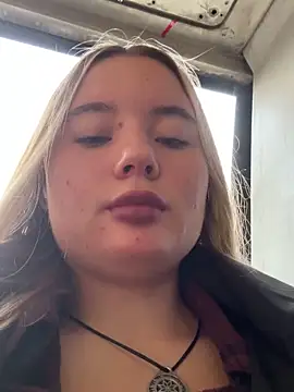 StephanieMur online show from September 18, 2025, 3:08 am