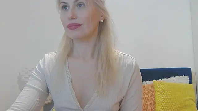 Snapshot of Lika_Soul chatting on October 19, 2025, 4:40 pm Lika Soul online show from October 19, 2025, 4:40 pm