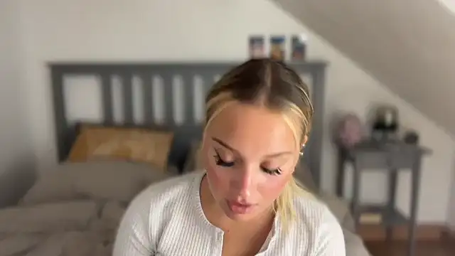 Snapshot of vicidream chatting on September 10, 2025, 3:12 pm vicidream online show from September 10, 2025, 3:12 pm