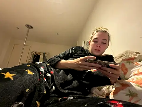 violetcutie online show from October 5, 2025, 7:01 pm