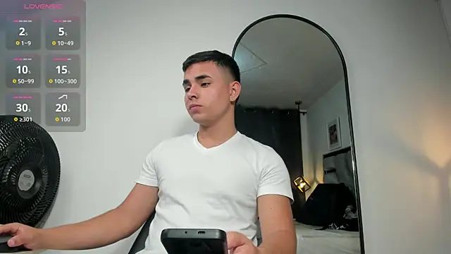 lianfox  online show from May 18, 2026, 12:55 pm