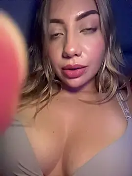 Snapshot of MissCat_ chatting on November 9, 2025, 3:27 am MissCat online show from November 9, 2025, 3:27 am