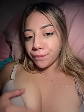 Snapshot of MissCat_ chatting on December 22, 2025, 2:52 am MissCat online show from December 22, 2025, 2:52 am