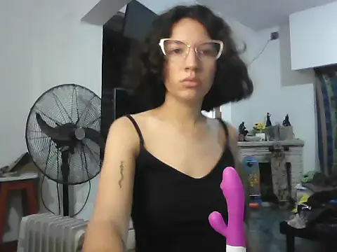 loliporomero online show from September 21, 2025, 10:44 pm