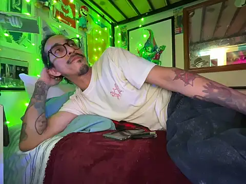 bigdickkane300 online show from May 11, 2026, 1:33 am