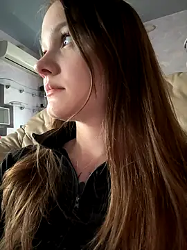 MichelleRoux online show from September 21, 2025, 10:39 am