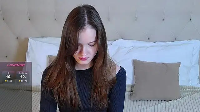 MichelleRoux online show from October 6, 2025, 12:13 pm