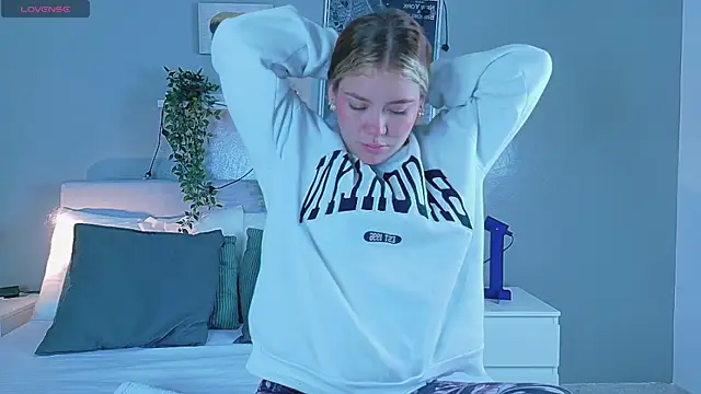 BelaMiller  online show from September 23, 2025, 11:46 am