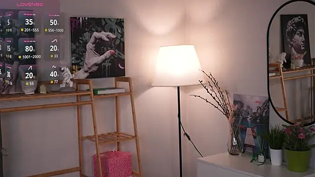 Snapshot of MoiraEger chatting on September 25, 2025, 5:05 pm MoiraEger online show from September 25, 2025, 5:05 pm