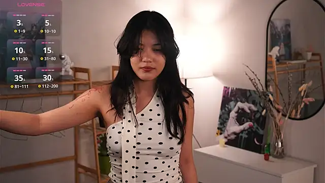 Snapshot of MoiraEger chatting on October 16, 2025, 5:03 pm MoiraEger online show from October 16, 2025, 5:03 pm