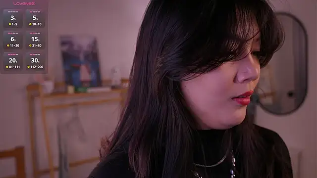 Snapshot of MoiraEger chatting on October 27, 2025, 5:17 pm MoiraEger online show from October 27, 2025, 5:17 pm