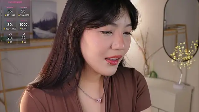 Snapshot of MoiraEger chatting on December 18, 2025, 4:13 pm MoiraEger online show from December 18, 2025, 4:13 pm