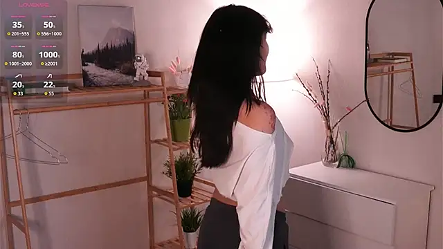 Snapshot of MoiraEger chatting on December 20, 2025, 5:09 pm MoiraEger online show from December 20, 2025, 5:09 pm