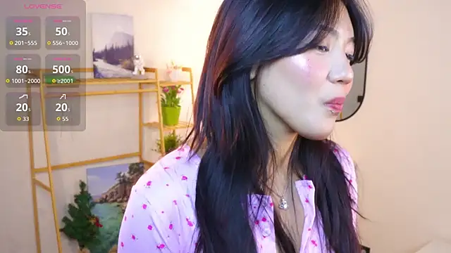 Snapshot of MoiraEger chatting on February 4, 2026, 4:02 pm MoiraEger online show from February 4, 2026, 4:02 pm