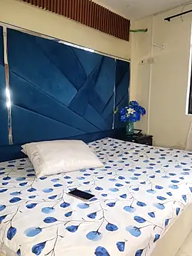 CrisMarulanda online show from November 22, 2025, 4:17 pm