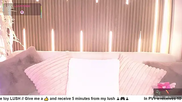 Snapshot of MylaDreams chatting on September 24, 2025, 3:21 am MylaDreams online show from September 24, 2025, 3:21 am