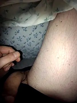 Snapshot of Capas122 chatting on December 17, 2025, 10:27 pm Capas122 online show from December 17, 2025, 10:27 pm