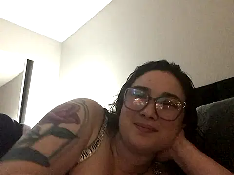 paigeycakes online show from November 22, 2025, 5:06 am