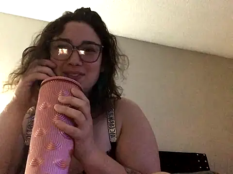 paigeycakes online show from November 27, 2025, 1:13 pm