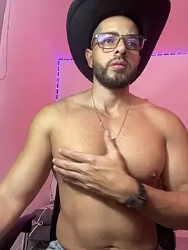 Snapshot of magnumchris chatting on April 17, 2026, 9:40 pm magnumchris online show from April 17, 2026, 9:40 pm