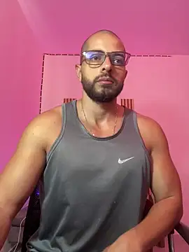 Snapshot of magnumchris chatting on April 22, 2026, 1:01 pm magnumchris online show from April 22, 2026, 1:01 pm