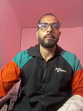 Snapshot of magnumchris chatting on May 4, 2026, 11:17 am magnumchris online show from May 4, 2026, 11:17 am