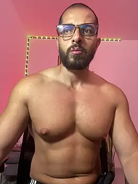 Snapshot of magnumchris chatting on May 6, 2026, 12:19 am magnumchris online show from May 6, 2026, 12:19 am