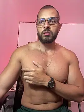 Snapshot of magnumchris chatting on May 16, 2026, 3:11 pm magnumchris online show from May 16, 2026, 3:11 pm