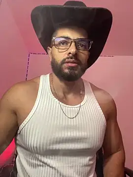 Snapshot of magnumchris chatting on May 18, 2026, 10:04 pm magnumchris online show from May 18, 2026, 10:04 pm