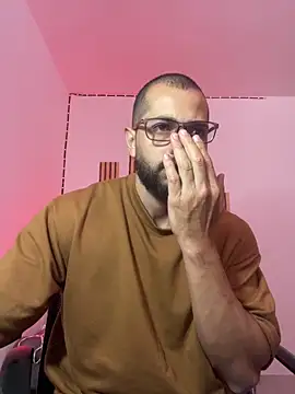 Snapshot of magnumchris chatting on May 21, 2026, 2:07 am magnumchris online show from May 21, 2026, 2:07 am