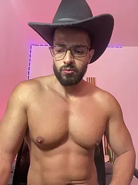 Snapshot of magnumchris chatting on May 21, 2026, 4:25 pm magnumchris online show from May 21, 2026, 4:25 pm