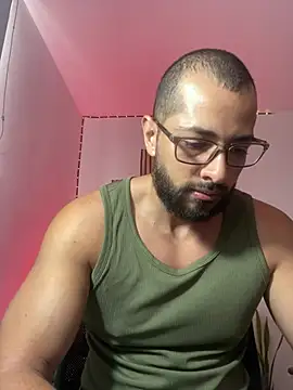 Snapshot of magnumchris chatting on May 25, 2026, 4:46 pm magnumchris online show from May 25, 2026, 4:46 pm