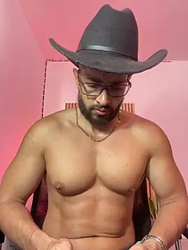 Snapshot of magnumchris chatting on June 1, 2026, 12:40 pm magnumchris online show from June 1, 2026, 12:40 pm