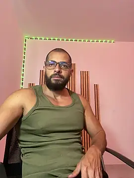 Snapshot of magnumchris chatting on July 14, 2026, 7:52 pm magnumchris online show from July 14, 2026, 7:52 pm