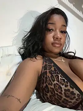 Snapshot of hillarymoreninha chatting on January 5, 2026, 10:13 pm hillarymoreninha online show from January 5, 2026, 10:13 pm