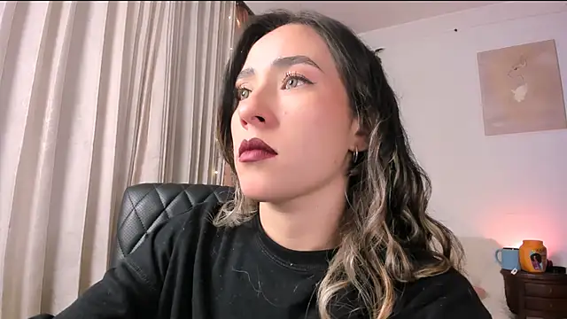Sara kaic online show from May 18, 2026, 1:35 am