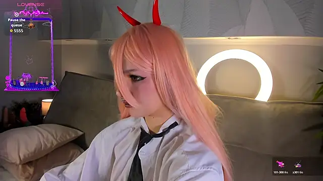 Molly Platt online show from November 6, 2025, 9:21 am