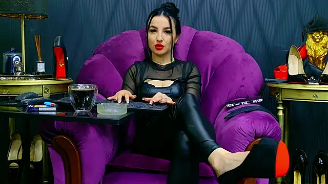 Snapshot of VivianReeve chatting on June 13, 2026, 12:14 pm VivianReeve online show from June 13, 2026, 12:14 pm