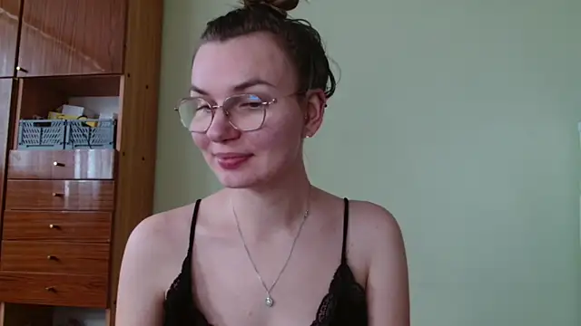 LooveELLYx online show from October 7, 2025, 1:30 pm