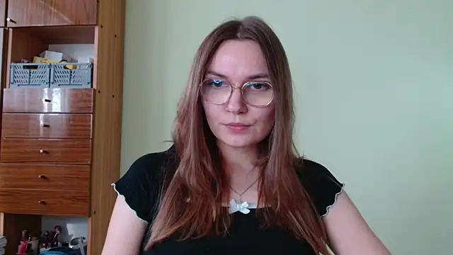 LooveELLYx online show from October 15, 2025, 1:44 pm