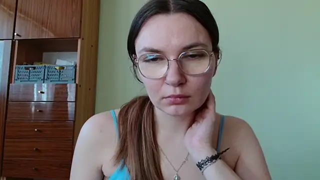 LooveELLYx online show from March 6, 2026, 7:27 am