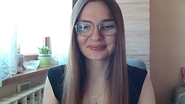 LooveELLYx online show from April 10, 2026, 6:29 am