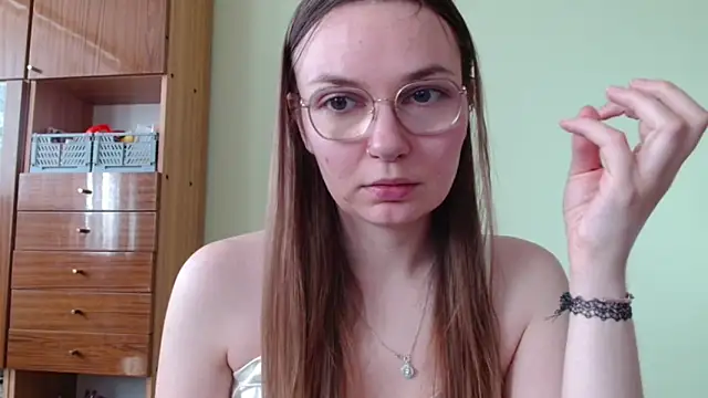 LooveELLYx online show from May 12, 2026, 1:52 pm