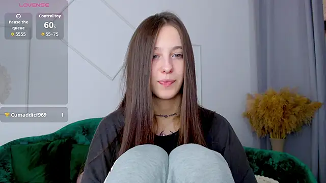 Snapshot of Little_cherryy__ chatting on September 20, 2025, 6:36 am Little cherryy online show from September 20, 2025, 6:36 am