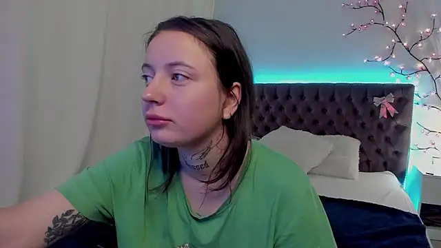 LilaVame online show from October 1, 2025, 3:23 am