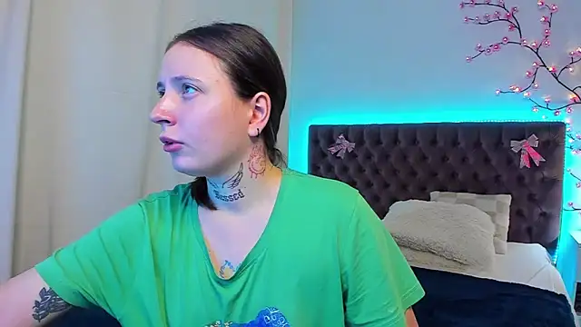 LilaVame online show from October 8, 2025, 1:42 pm