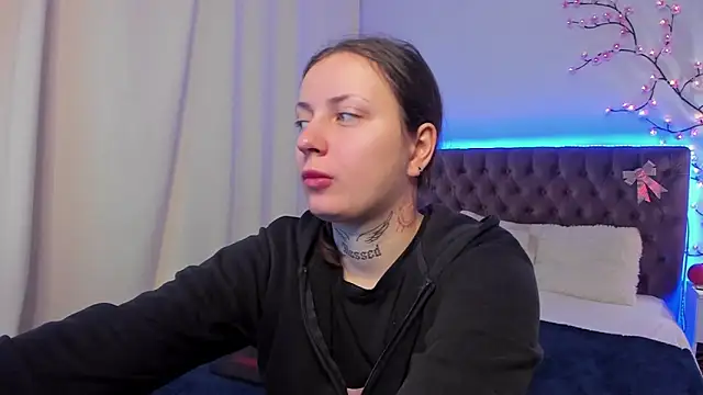 LilaVame online show from November 8, 2025, 9:02 pm